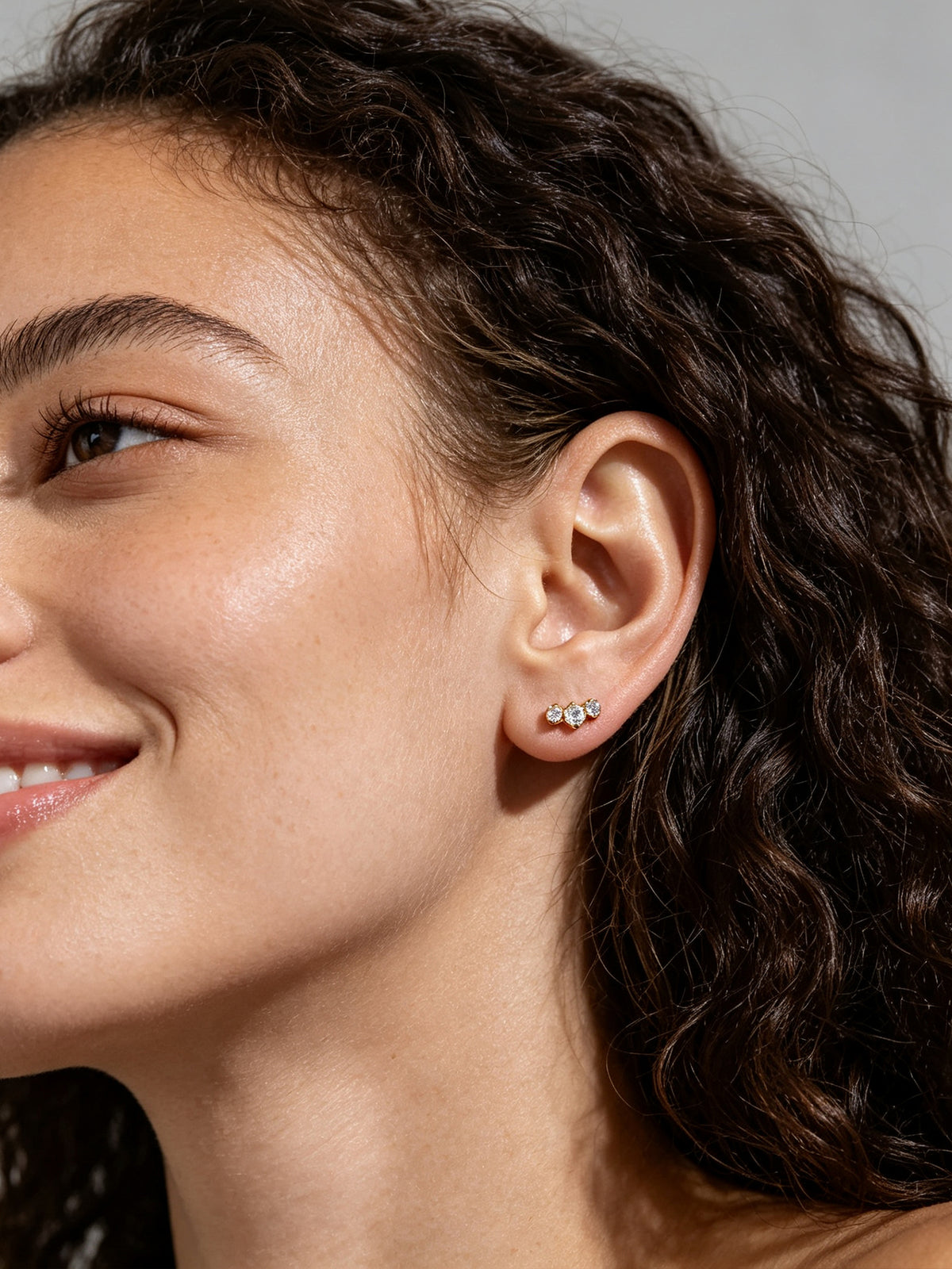 Gradual Triple Crystal Stud Earrings – Image 1