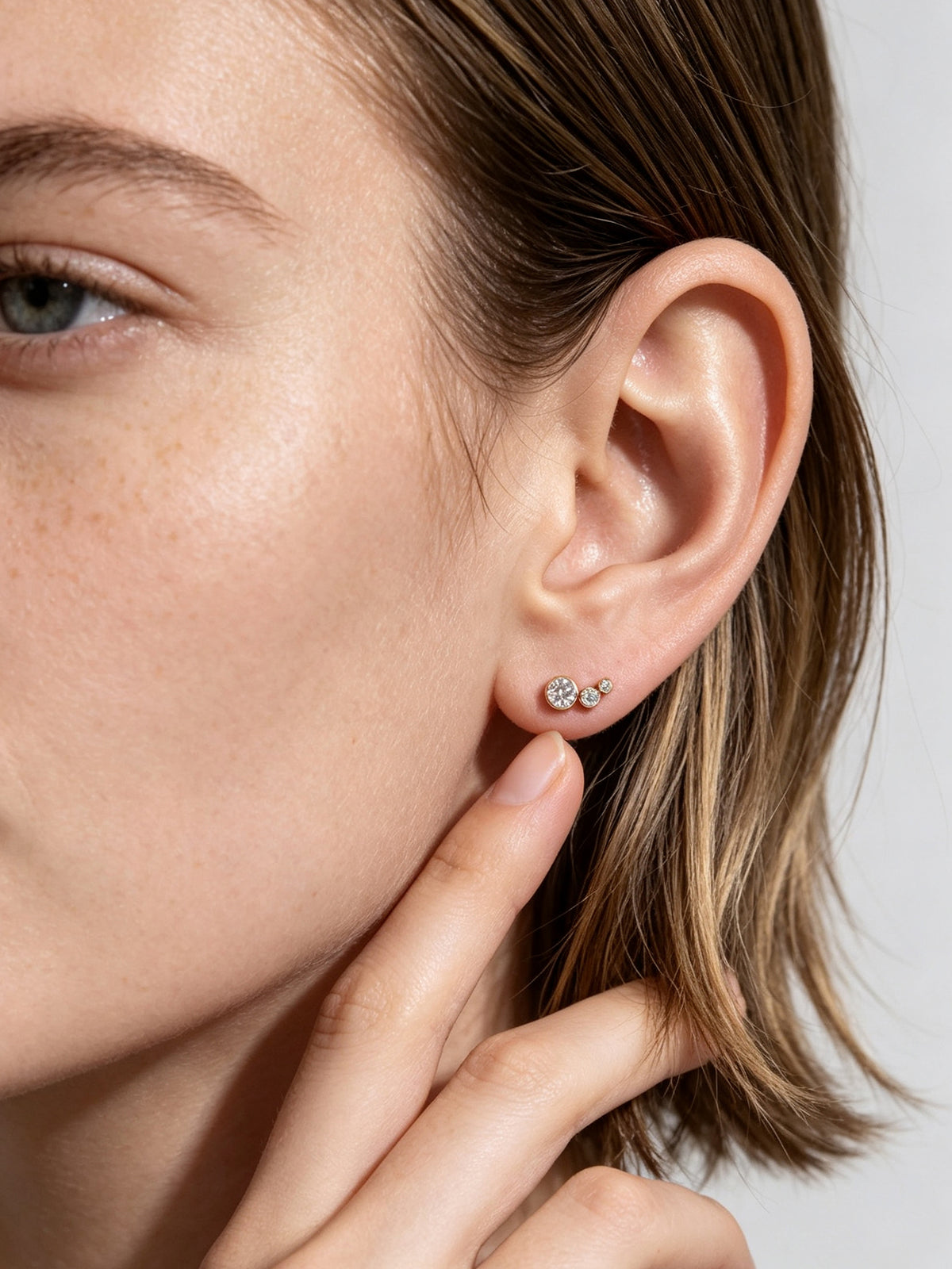 Vertical Triple Crystal Stud Earrings – Image 3